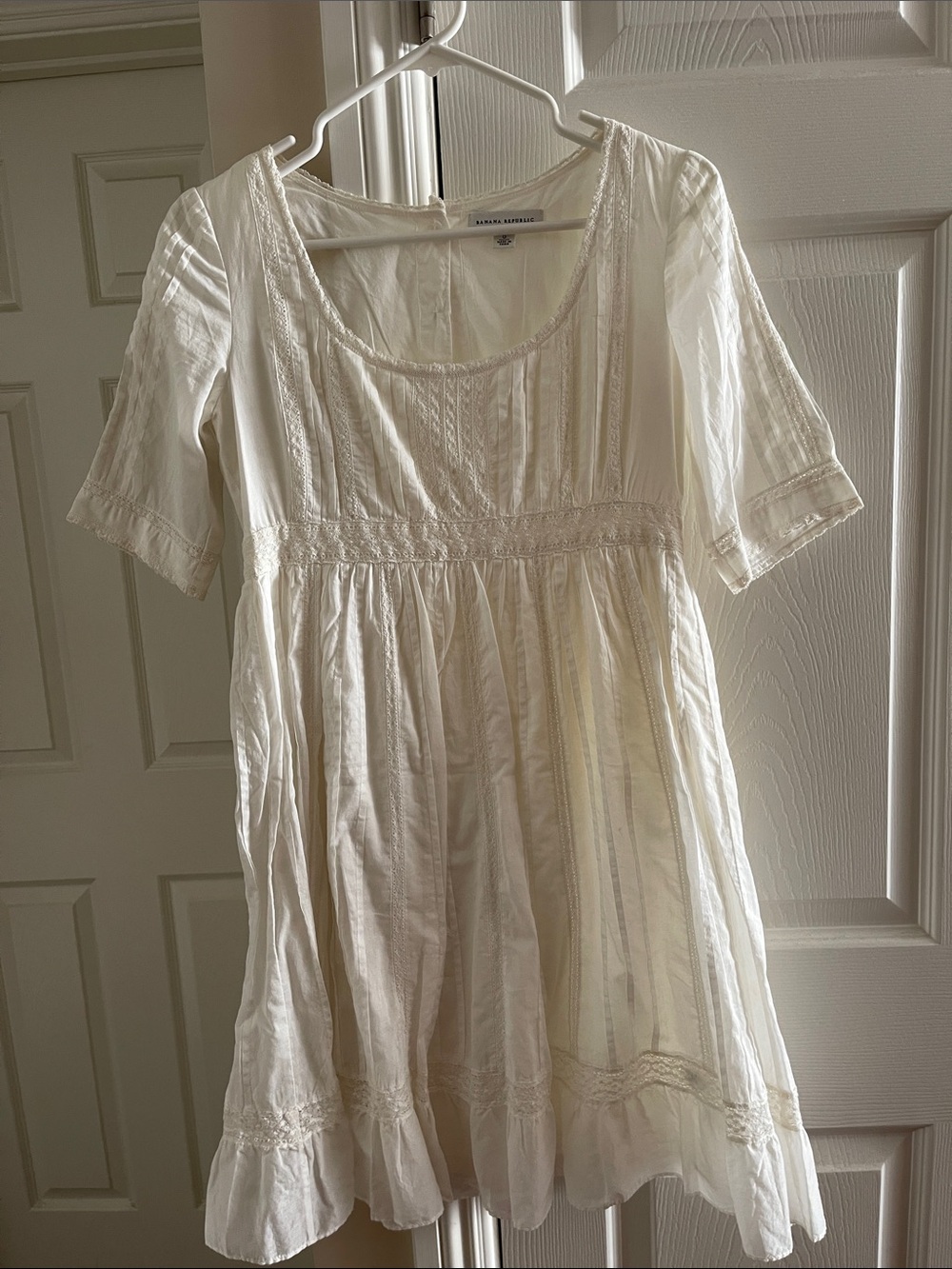 Banana Republic Cream Lace-Trim Tunic Top